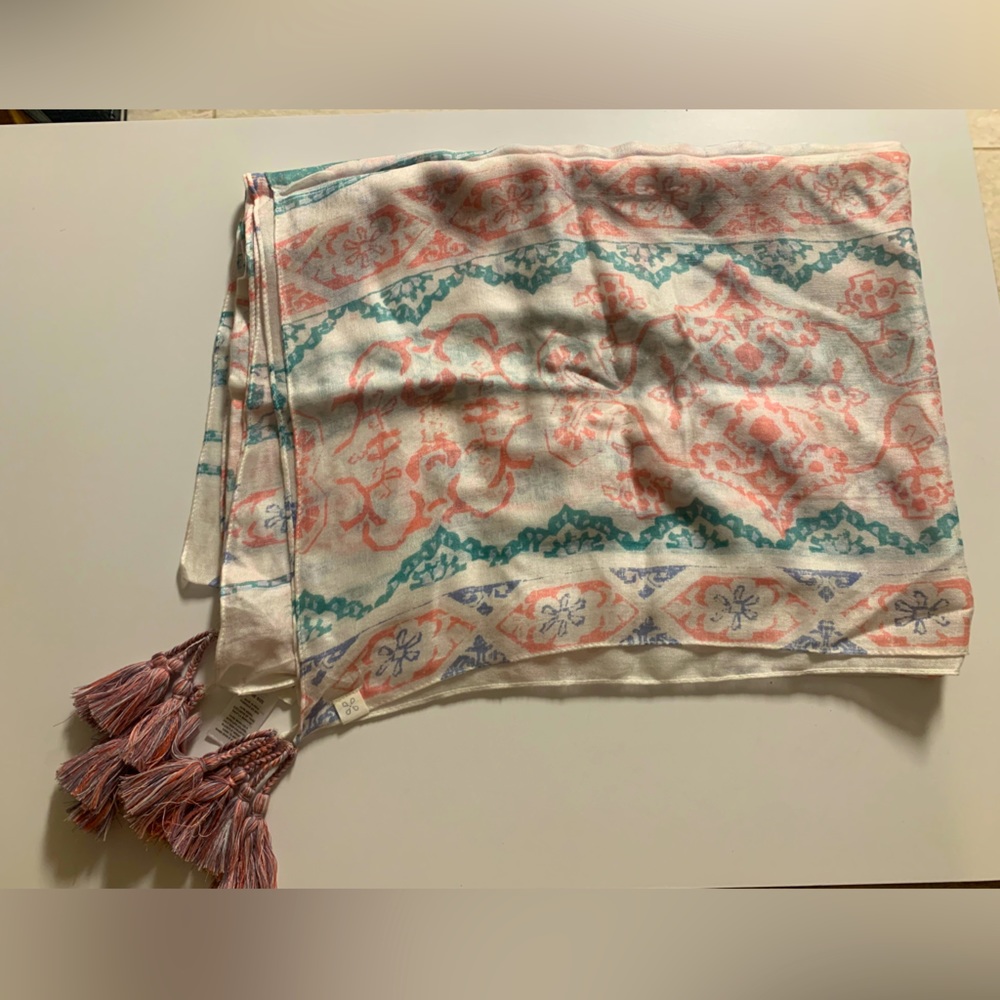 Never worn Caslon Pareo scarf, wrap, coverup. White Seastar Stamp print
